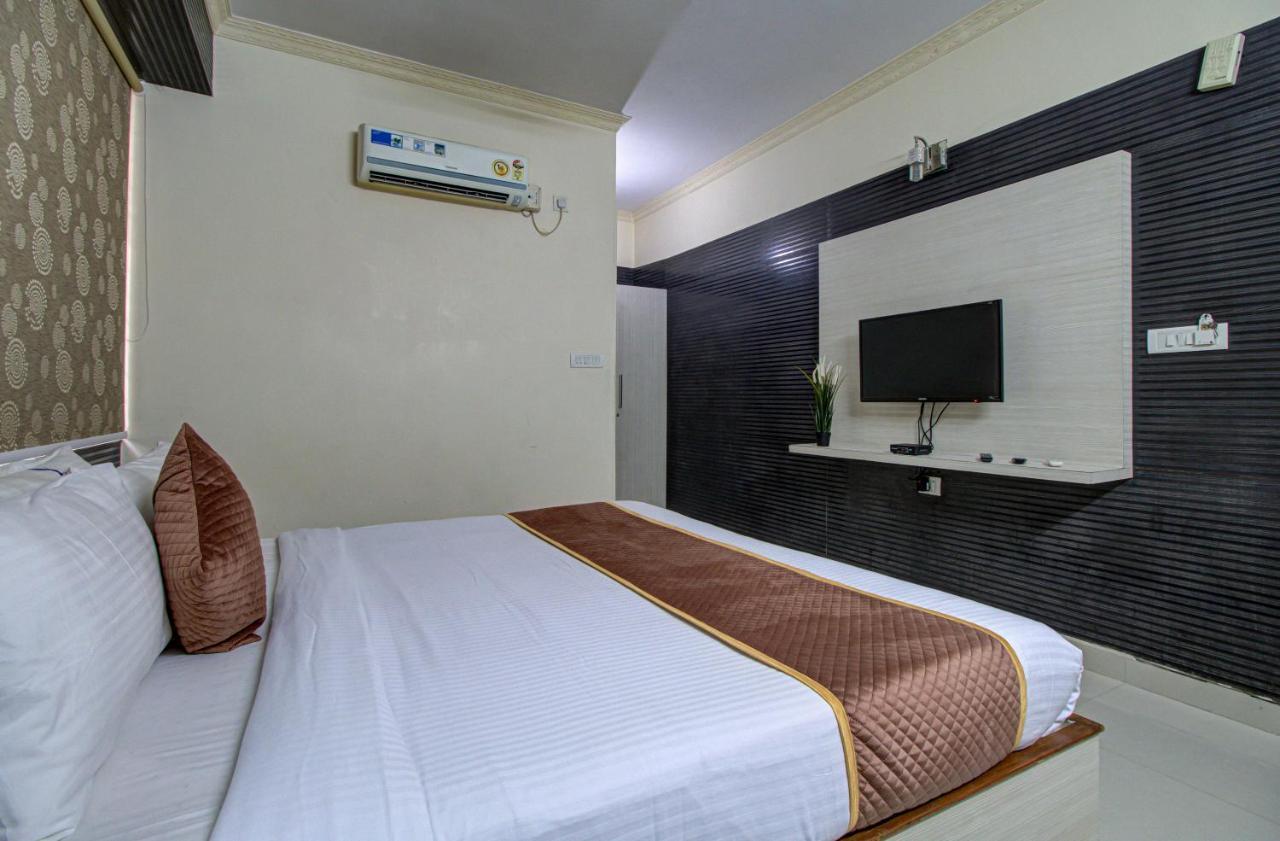 Hotel Royal Classio, Bangalore Buitenkant foto