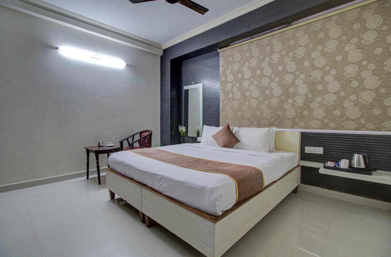 Hotel Royal Classio, Bangalore Buitenkant foto