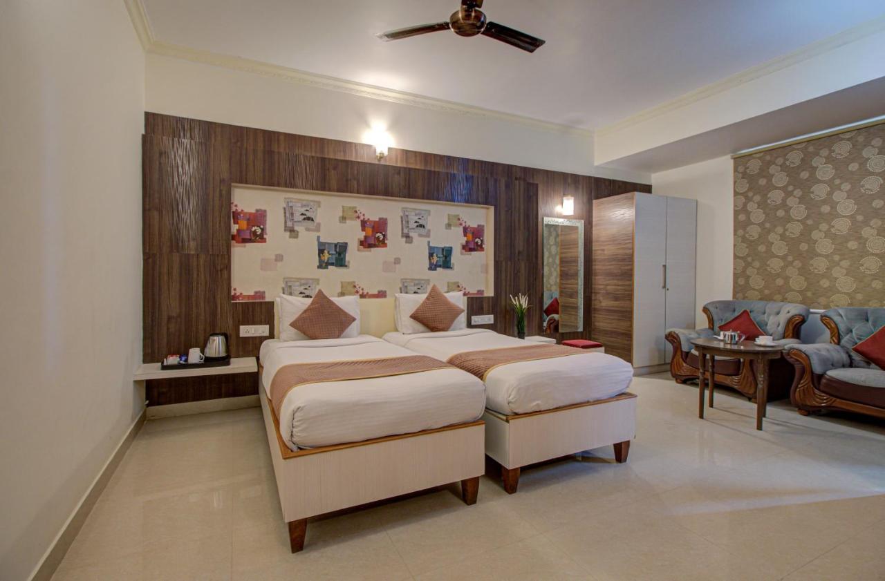 Hotel Royal Classio, Bangalore Buitenkant foto