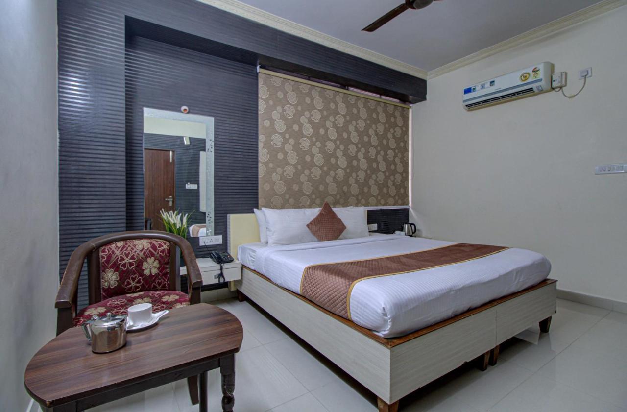 Hotel Royal Classio, Bangalore Buitenkant foto