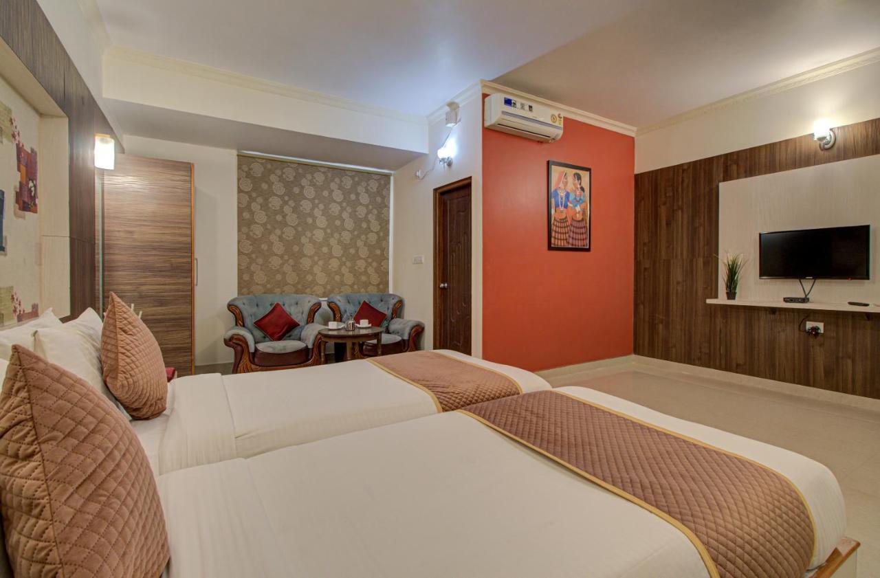 Hotel Royal Classio, Bangalore Buitenkant foto