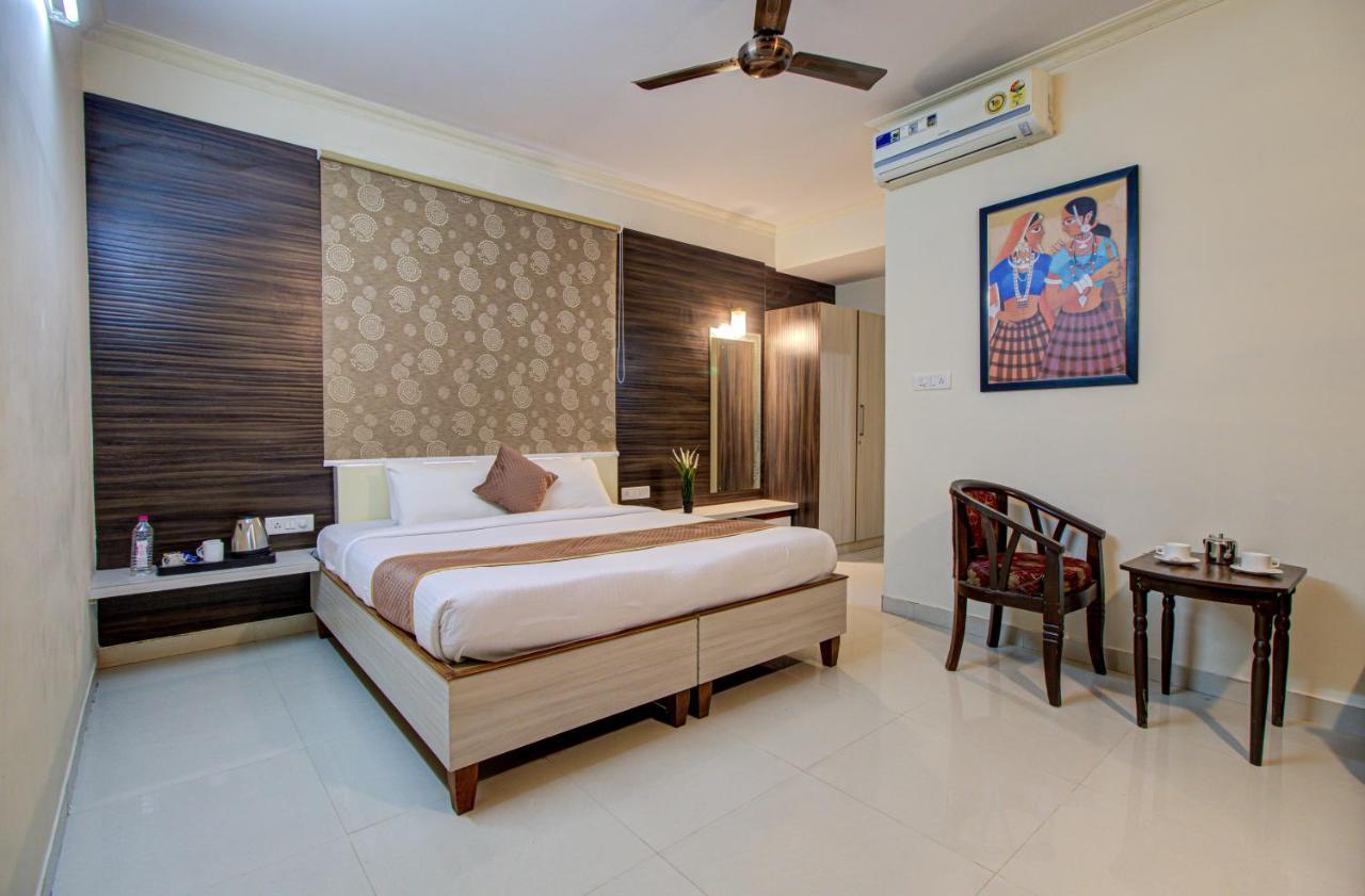 Hotel Royal Classio, Bangalore Buitenkant foto