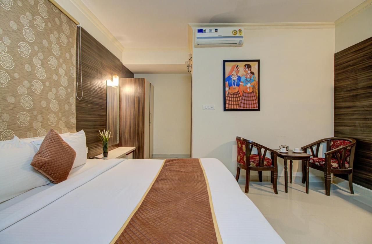 Hotel Royal Classio, Bangalore Buitenkant foto