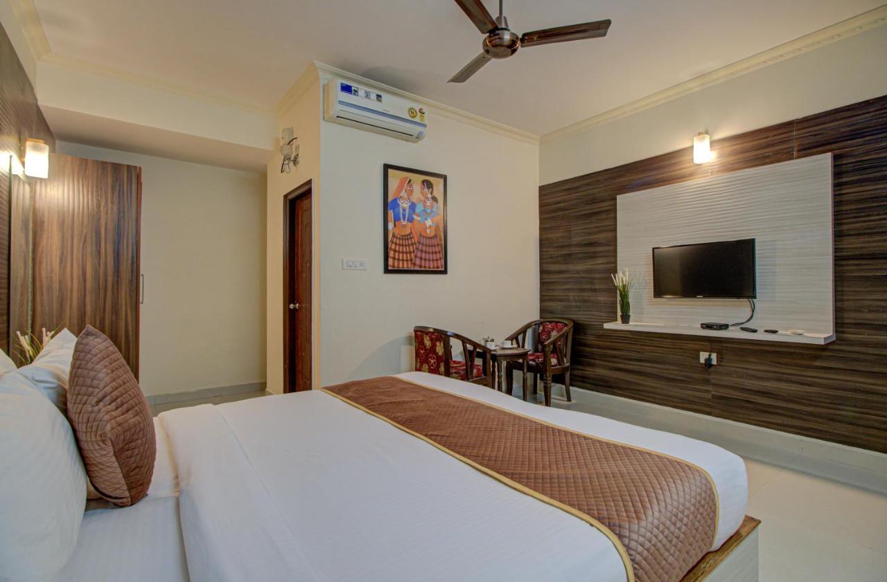 Hotel Royal Classio, Bangalore Buitenkant foto