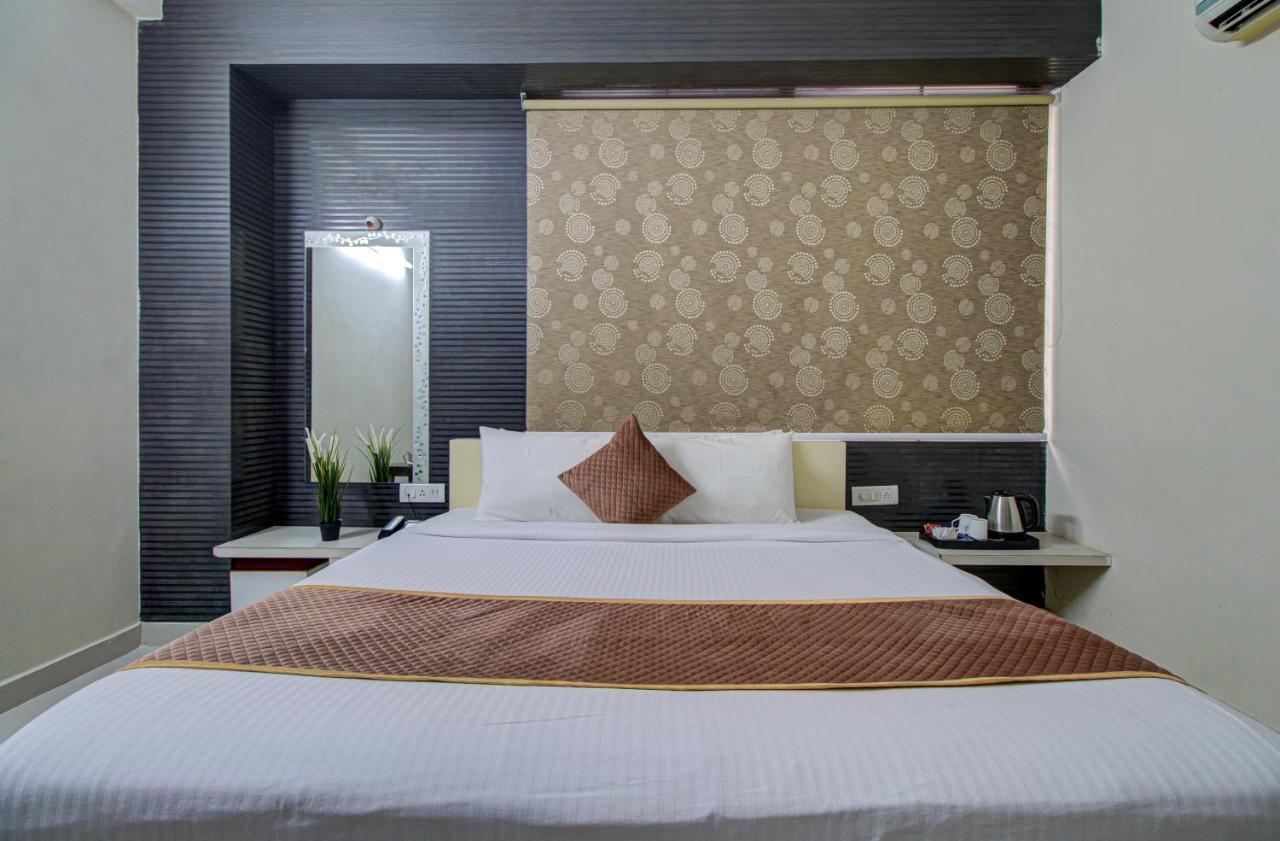 Hotel Royal Classio, Bangalore Buitenkant foto