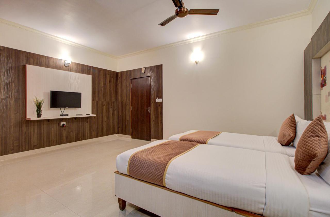 Hotel Royal Classio, Bangalore Buitenkant foto