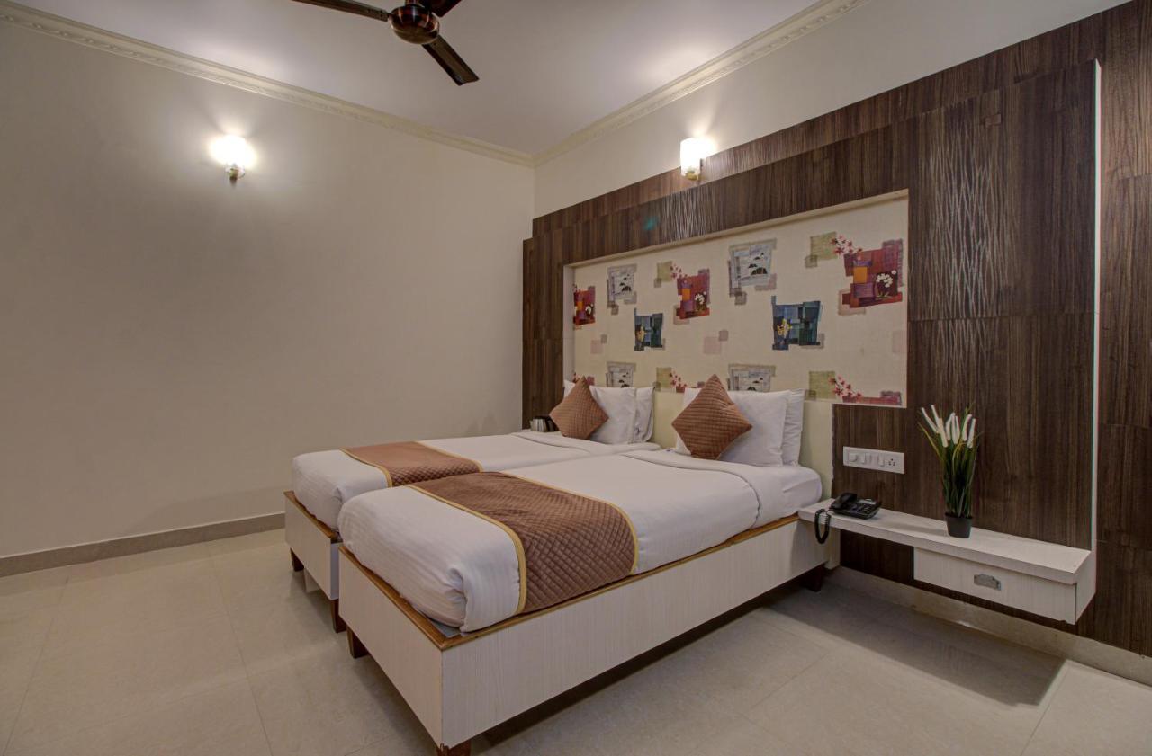 Hotel Royal Classio, Bangalore Buitenkant foto
