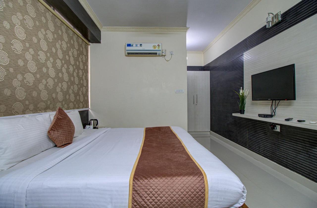Hotel Royal Classio, Bangalore Buitenkant foto
