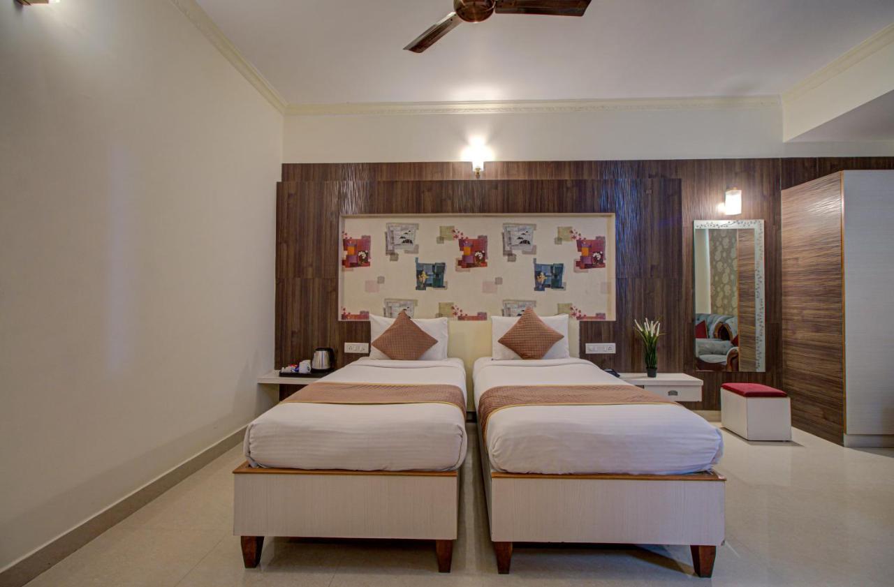 Hotel Royal Classio, Bangalore Buitenkant foto
